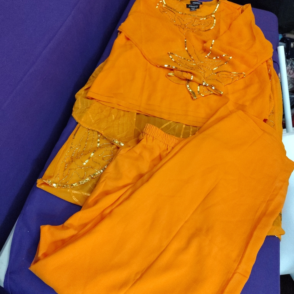 Ashro 3 Piece Set with Embellishments - Picture 5 of 11